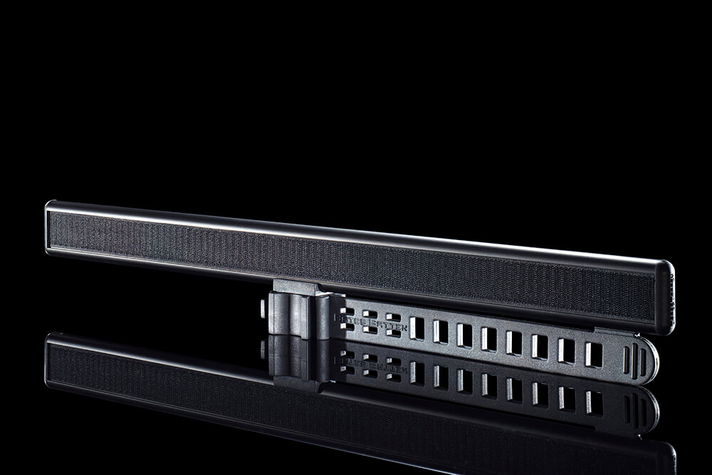 We used a lot of carefully placed lighting to create highlights on the product.