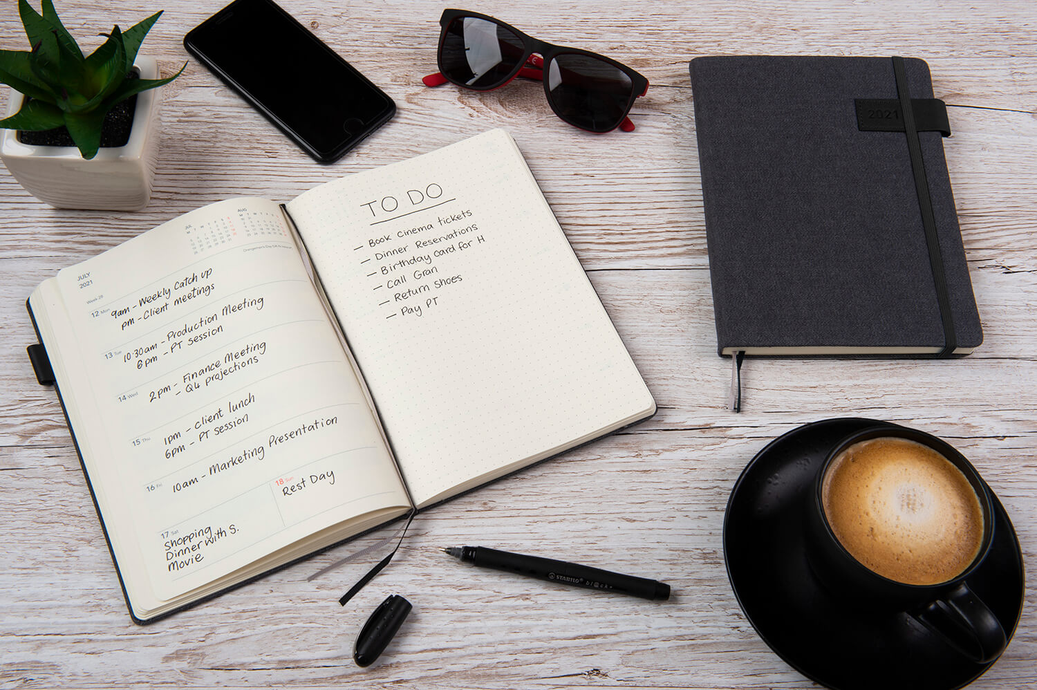 Advertising lifestyle photography of stationary products